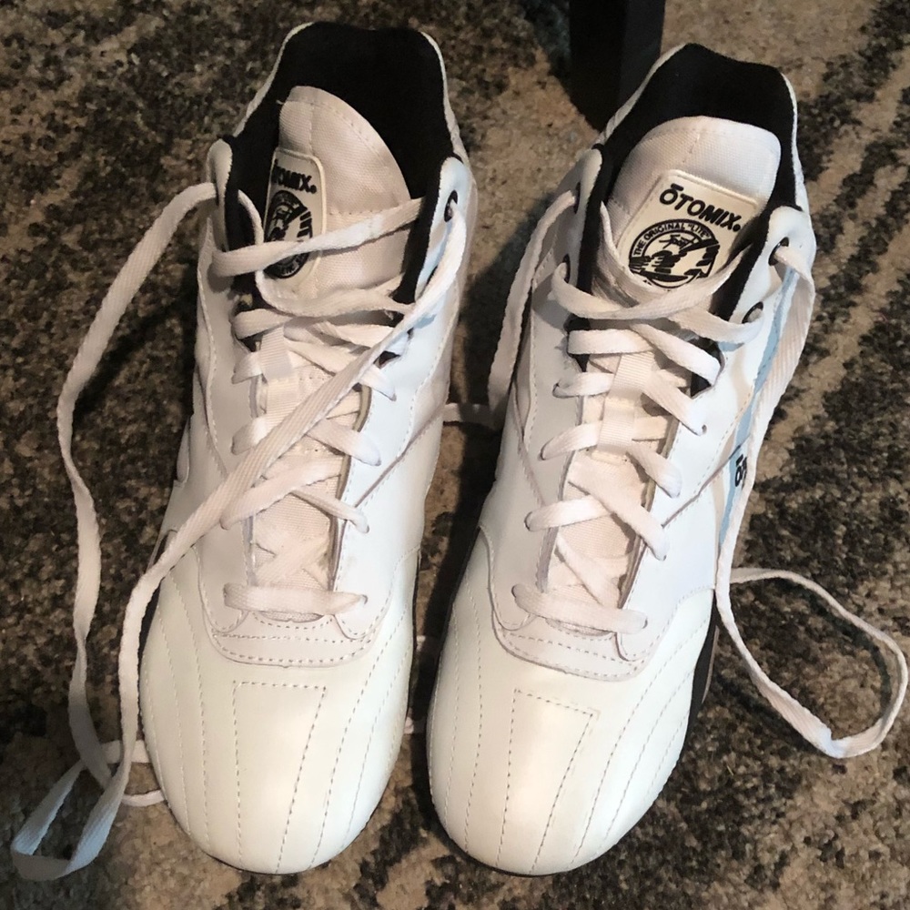 White Women’s Otomix Size 8.5